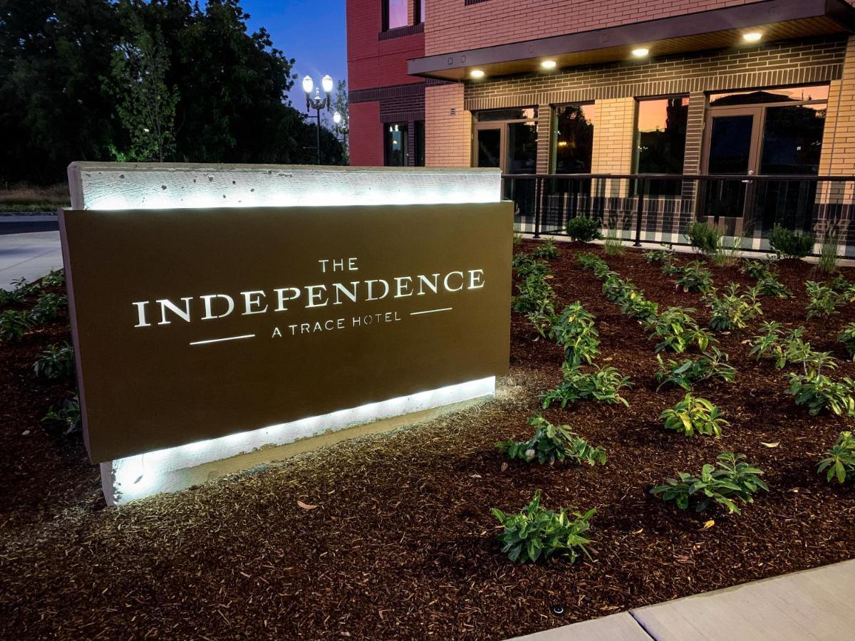 The Independence Hotel Esterno foto